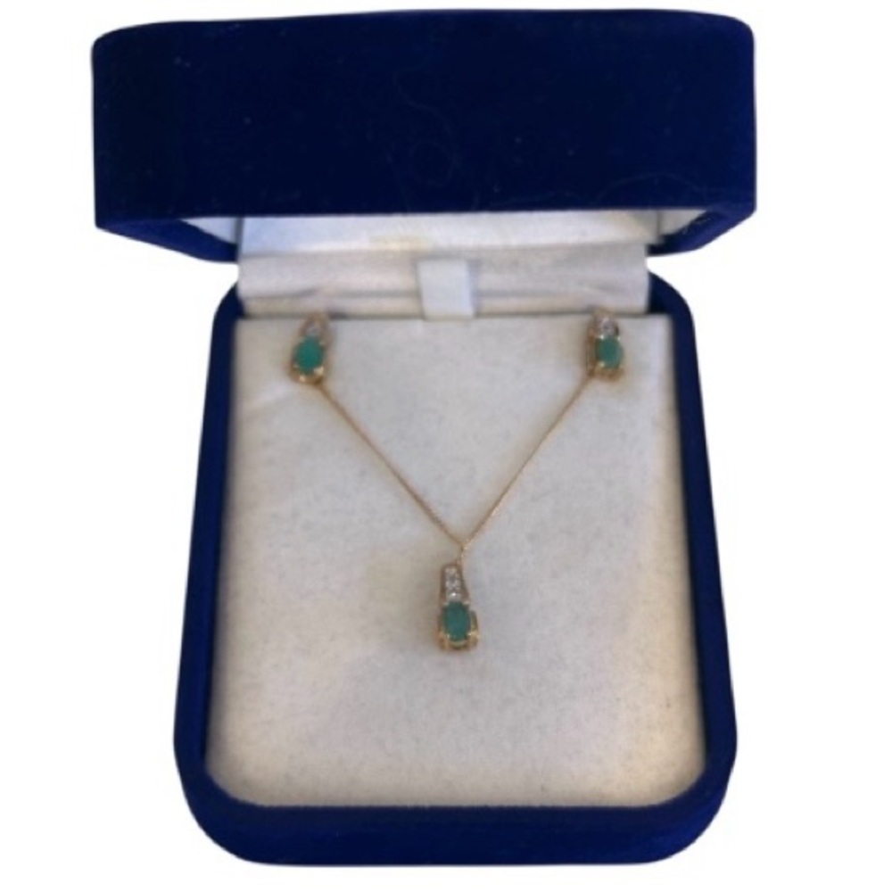 Vintage | NWOT | Emerald / Diamond / 10KT Yellow Gold Earring & Necklace Set